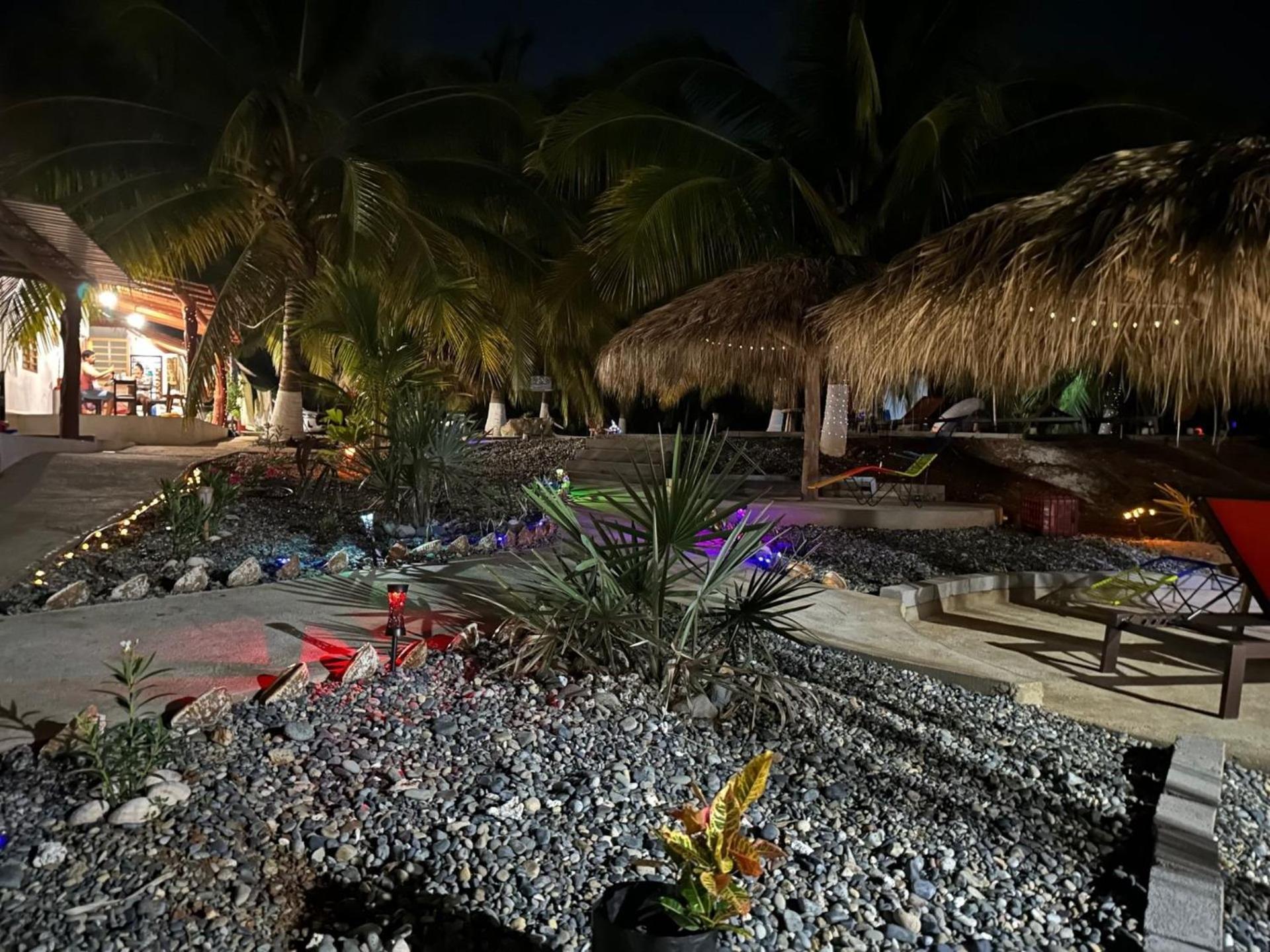 Casa Las Palmas Playa La Saladita Zihuatanejo Eksteriør bilde